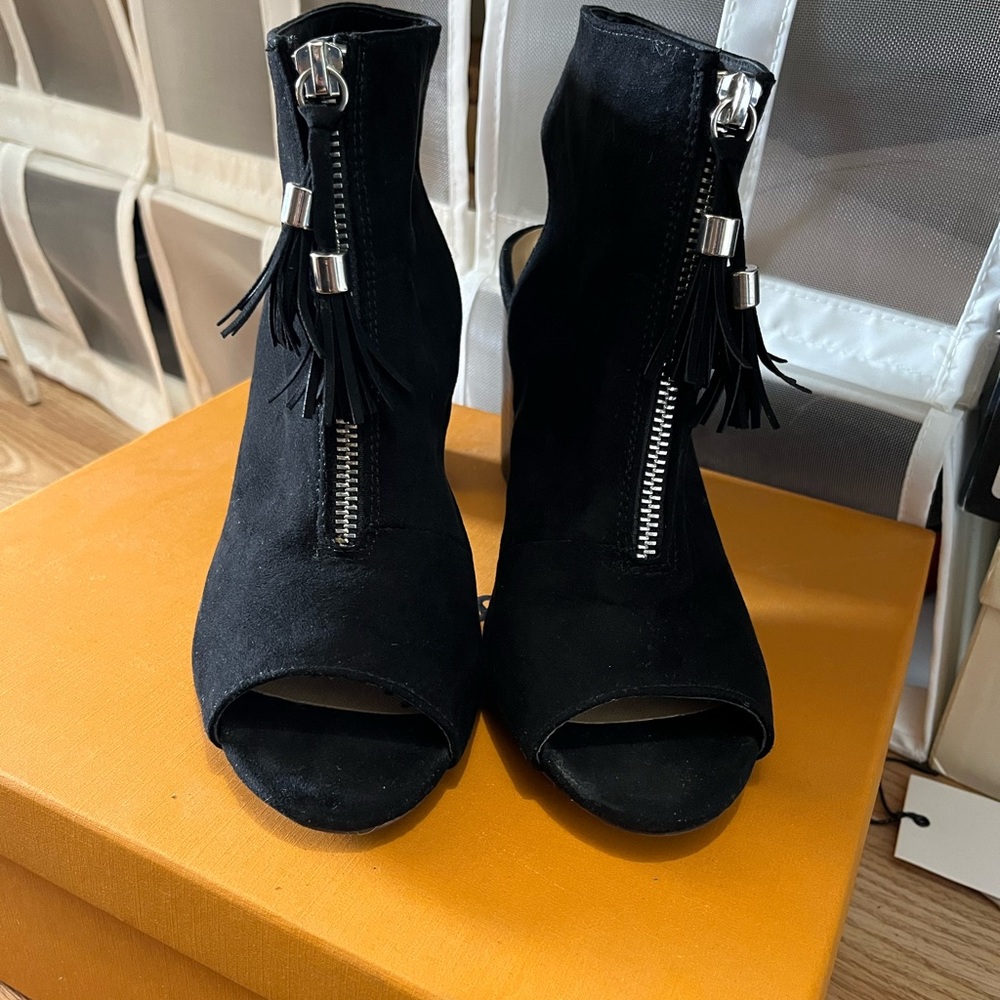 Chinese laundry shoes size 8
